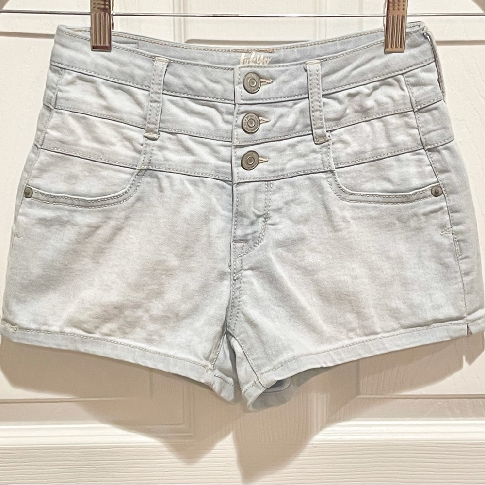 TOKYO darling high waisted shorty light denim button-up trendy short shorts